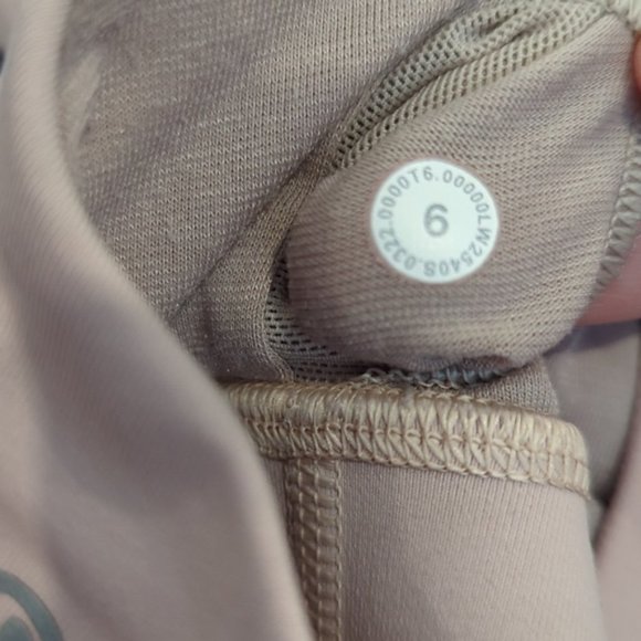 Lululemon Energy Bra Parfait Pink - Picture 6 of 8